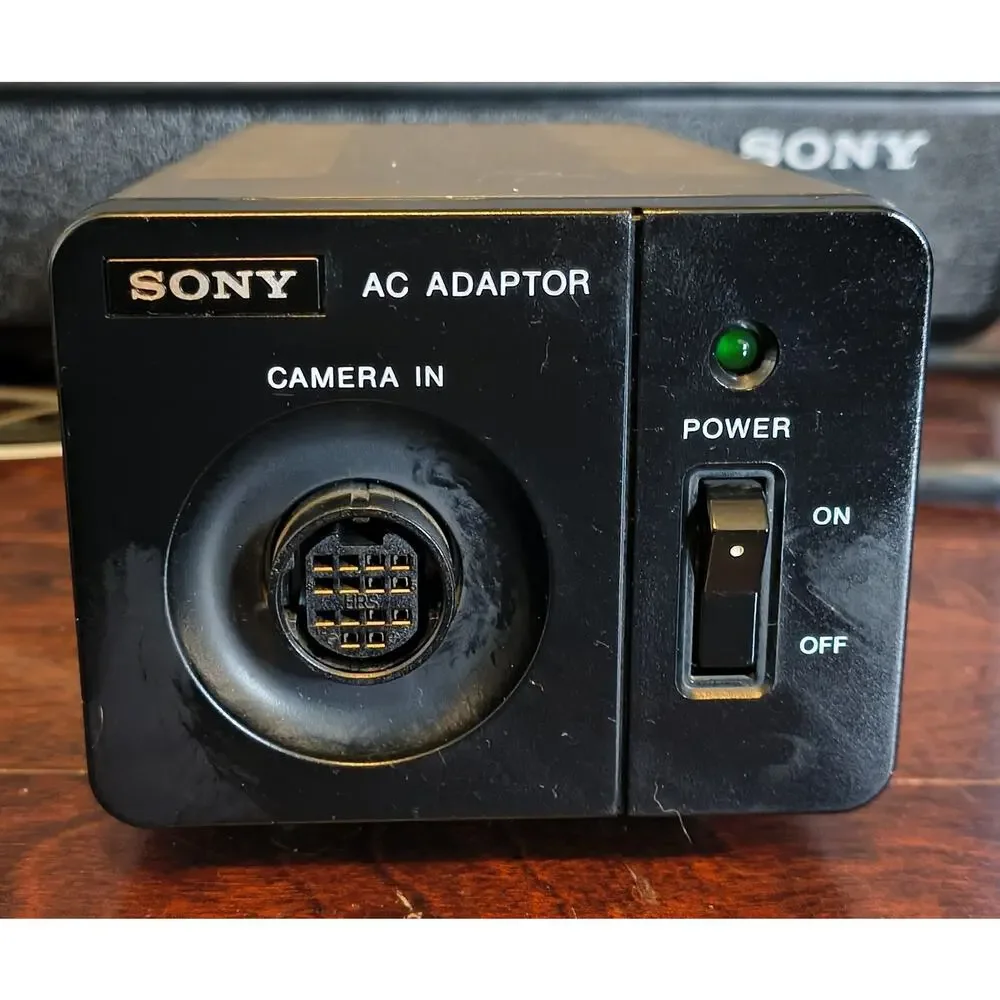 Vintage 1980 Sony HVC-2200 Trinicon Color Video Camera Bundle CMA-100 Case Works